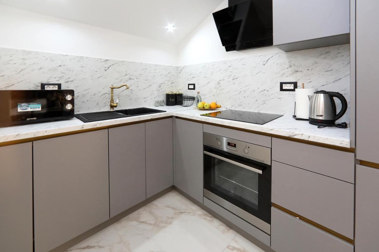 Luxury Apartments Monika Near The Sea With Private Parking บาร์บินเย ภายนอก รูปภาพ