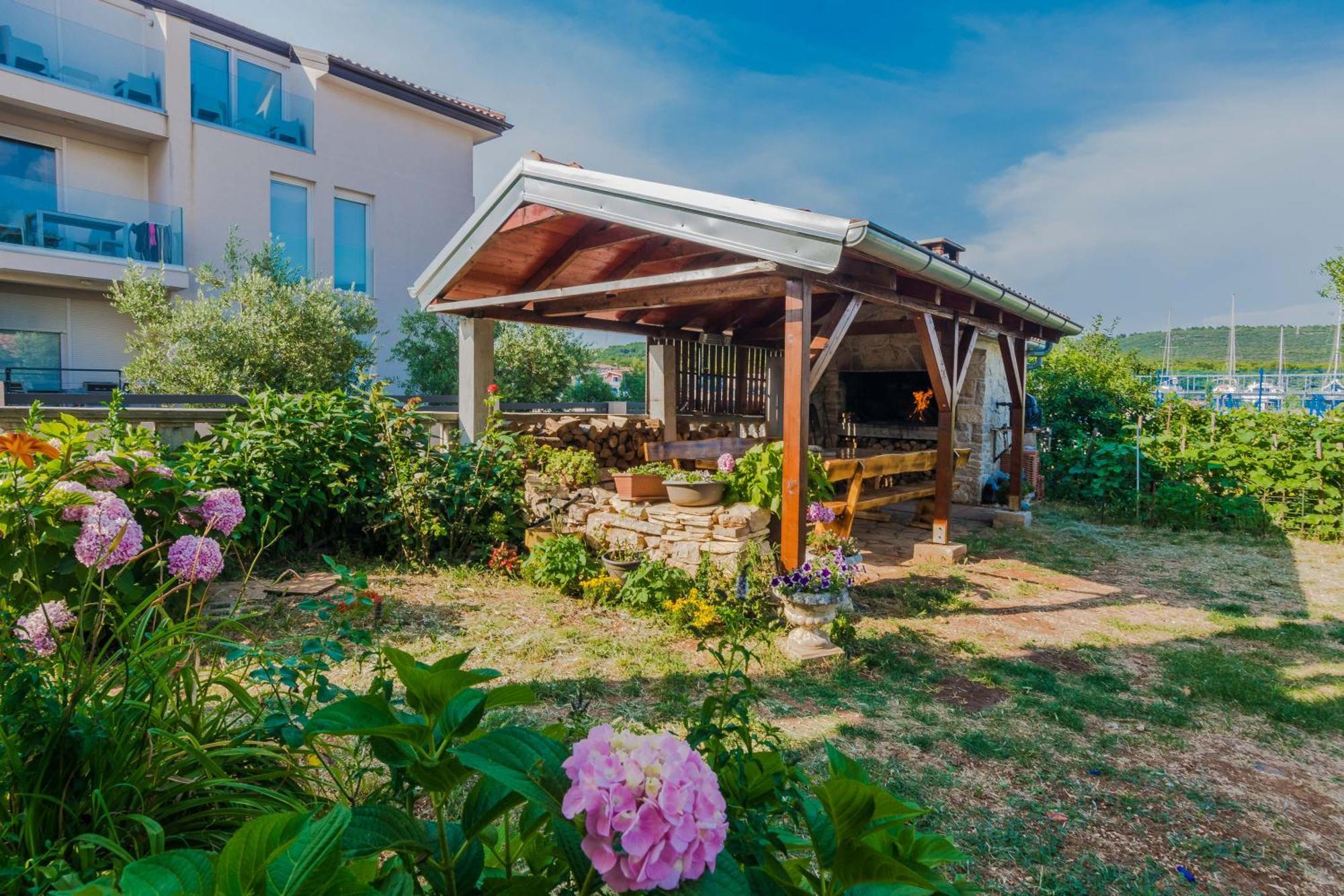 Luxury Apartments Monika Near The Sea With Private Parking บาร์บินเย ภายนอก รูปภาพ