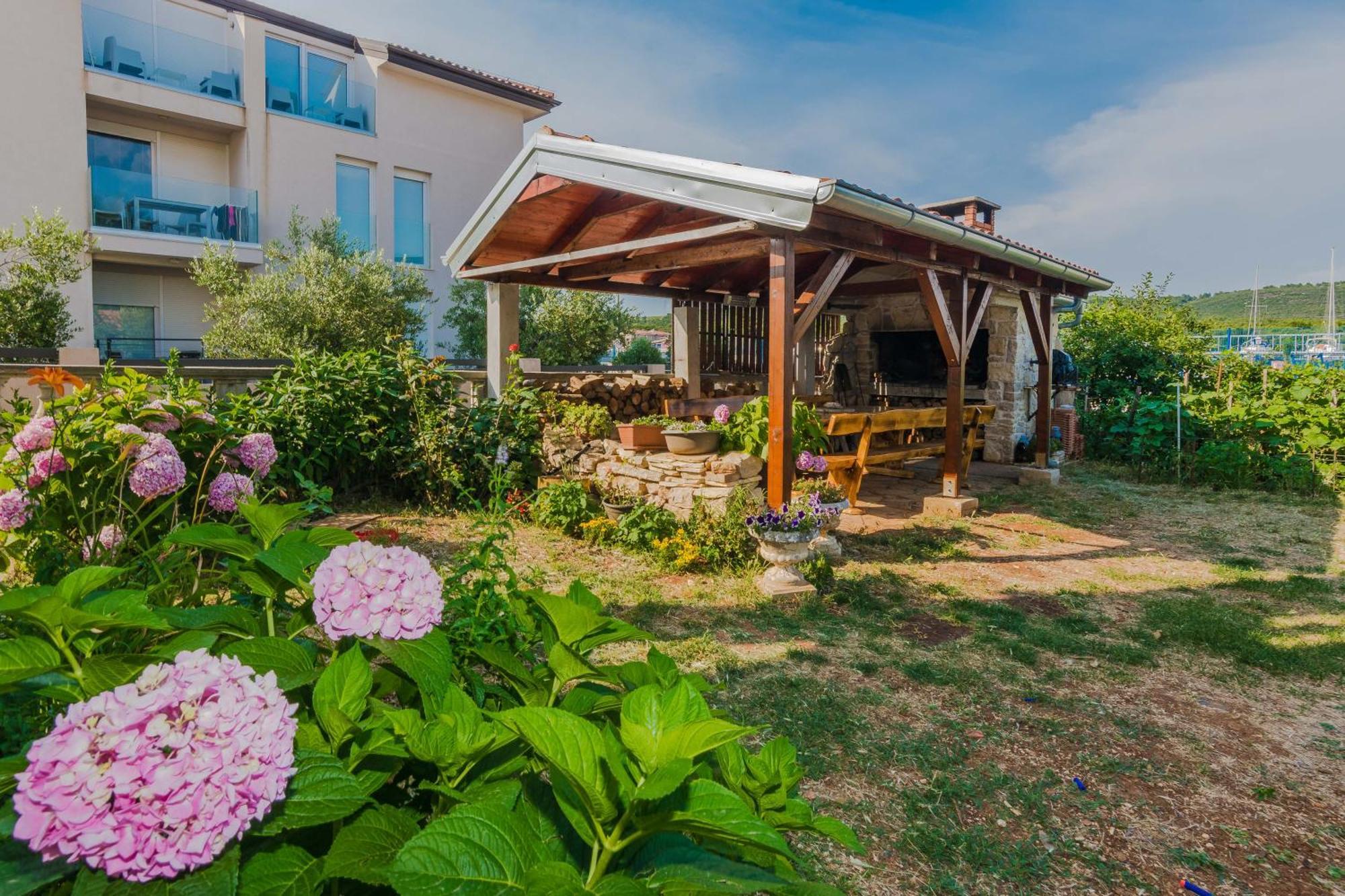 Luxury Apartments Monika Near The Sea With Private Parking บาร์บินเย ภายนอก รูปภาพ